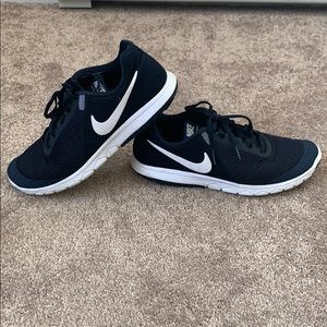 Nike Sneakers Men’s 9.5 - Mesh Lightweight!